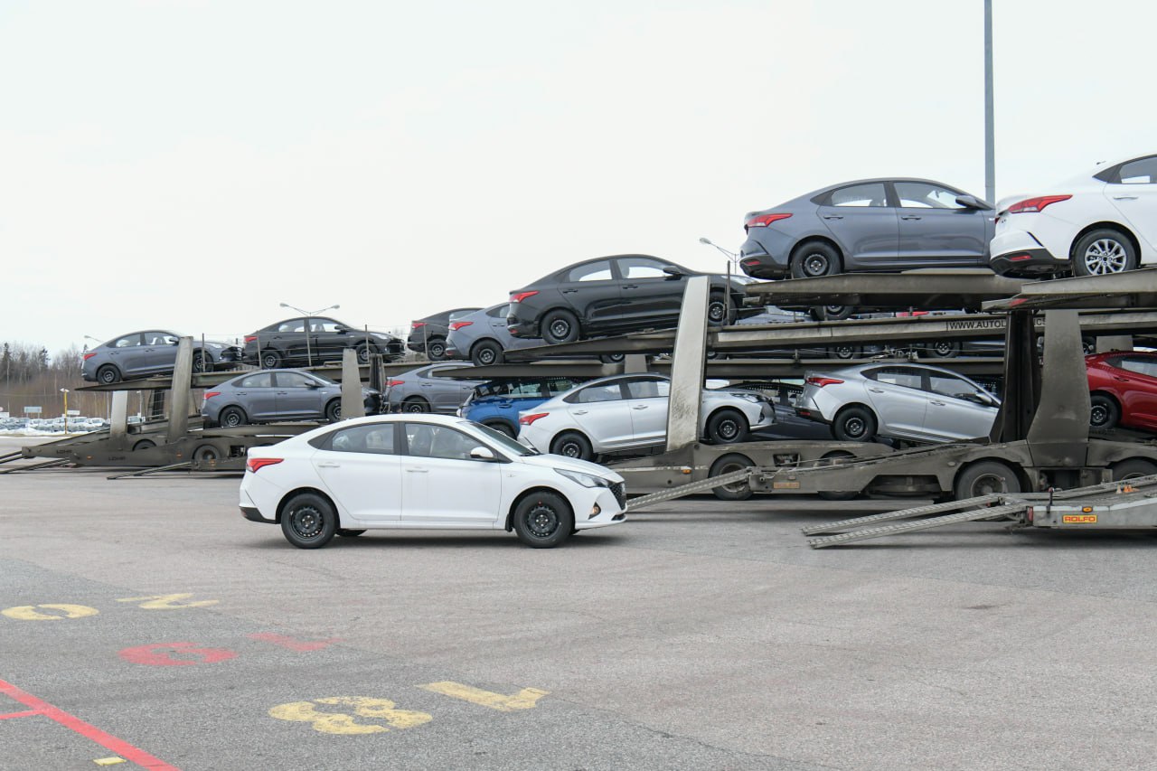 Первые отгрузки автомобилей начались с предприятия «Автомобильный завод АГР»